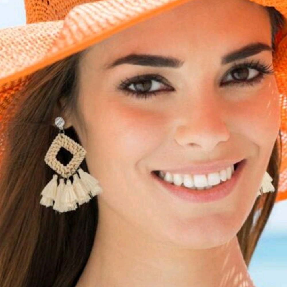 NEW! Vacation Tassel earrings offwhite color